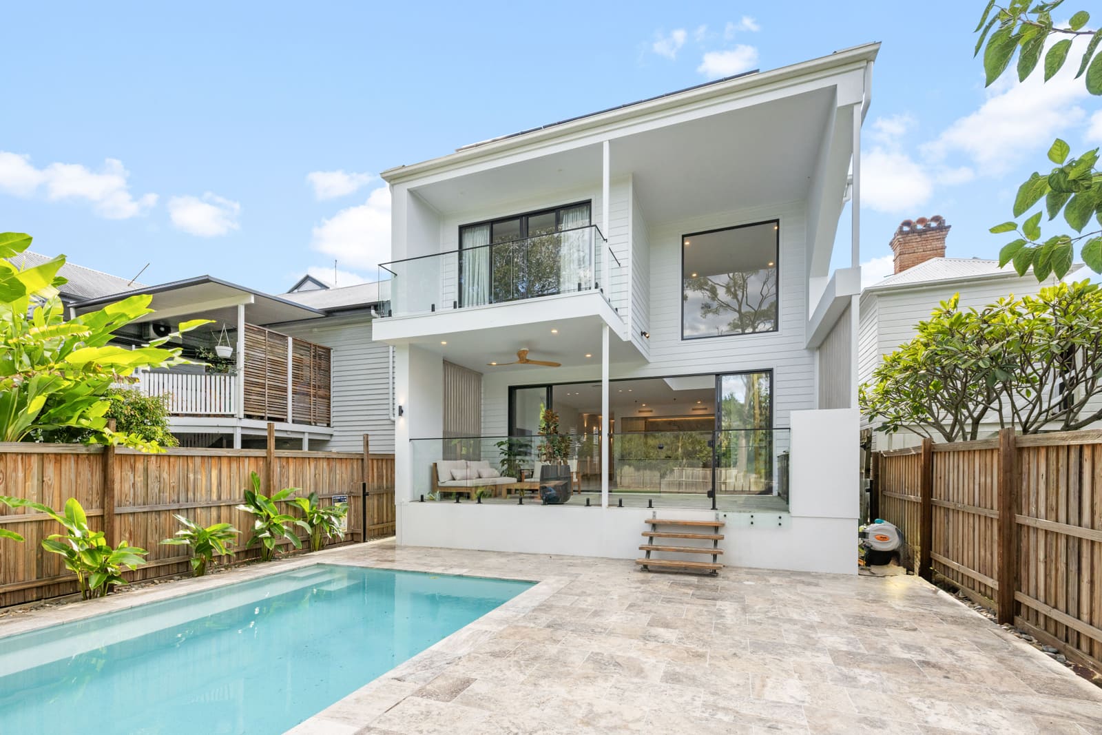 Rear facade, terrace and pool