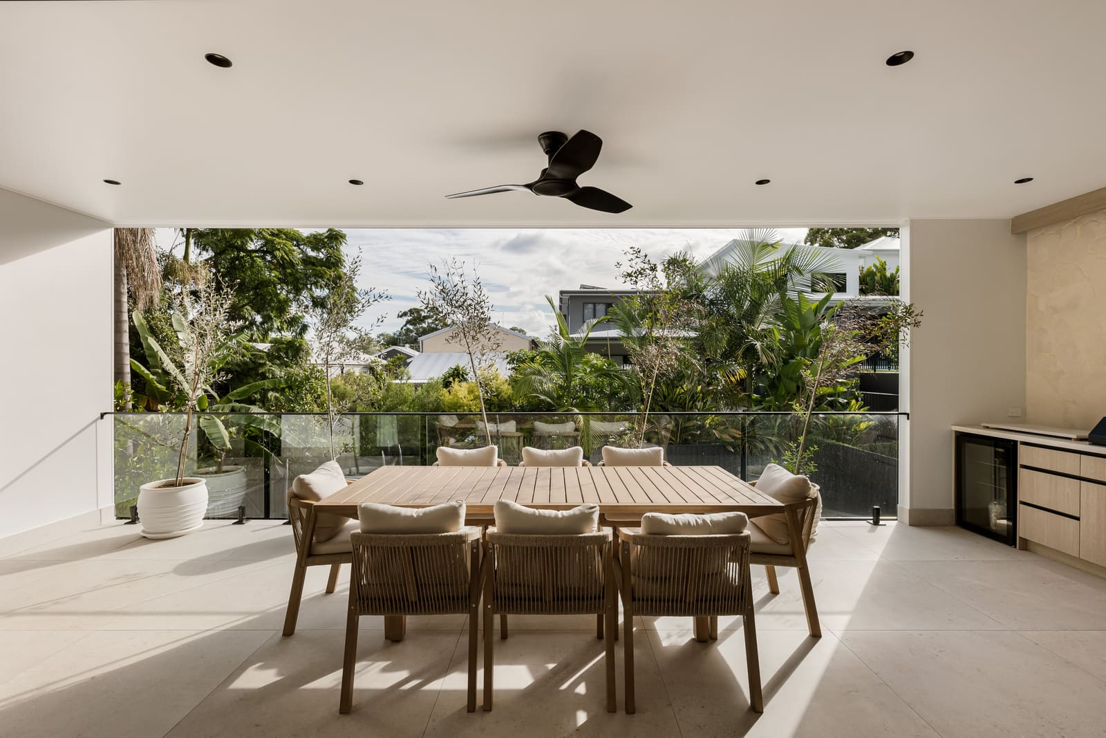 Alfresco dining overlooking the garden